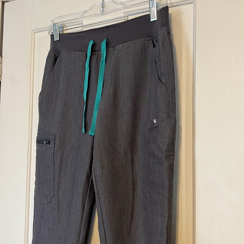 Figs Yola Skinny Scrub Pant Graphite Gray Small - Picture 3 of 5